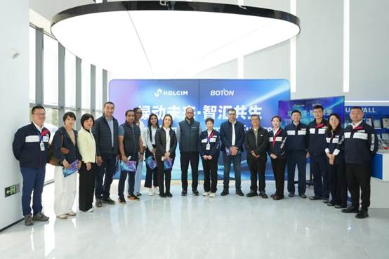 一群人站在一起

AI 生成的内容可能不正确。