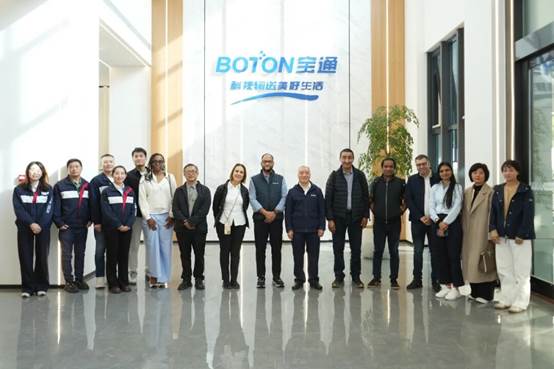 一群人站在门前

AI 生成的内容可能不正确。